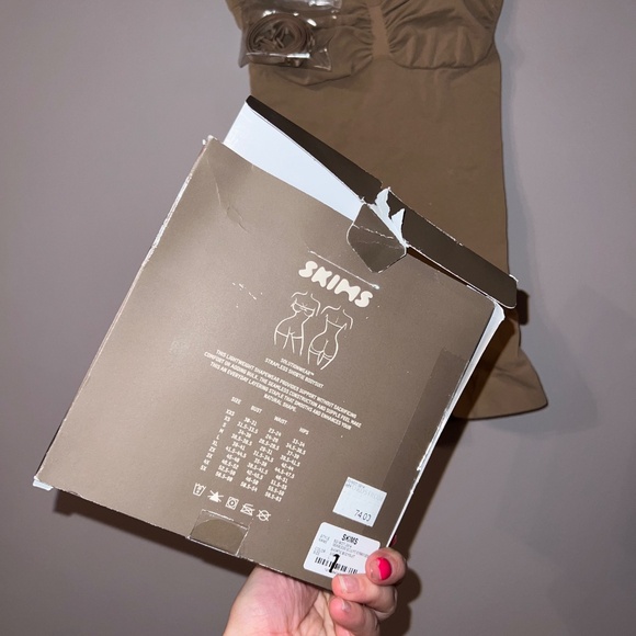 NWT SKIMS SHAPEWEAR SEAMLESS SCULPT STRAPLESS SHORTIE BODYSUIT SIENNA large - Picture 4 of 7